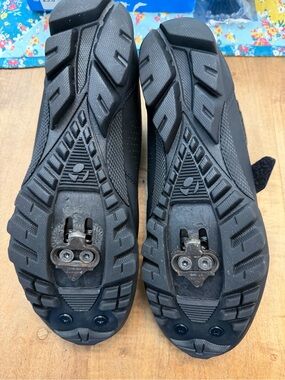 Kids Black Cycling Shoes with Clip Cleats - Unbranded